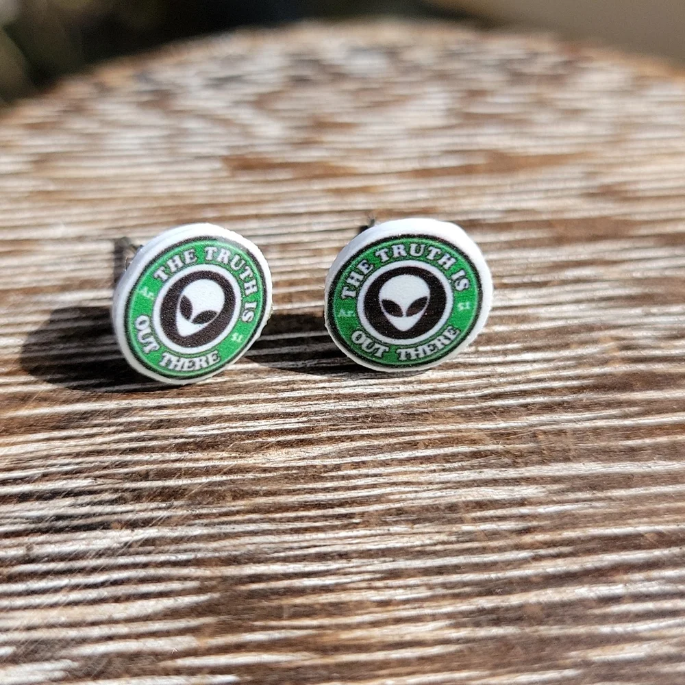 The Truth is Out There Alien Stud Earrings, unisex - Picture 5 of 5